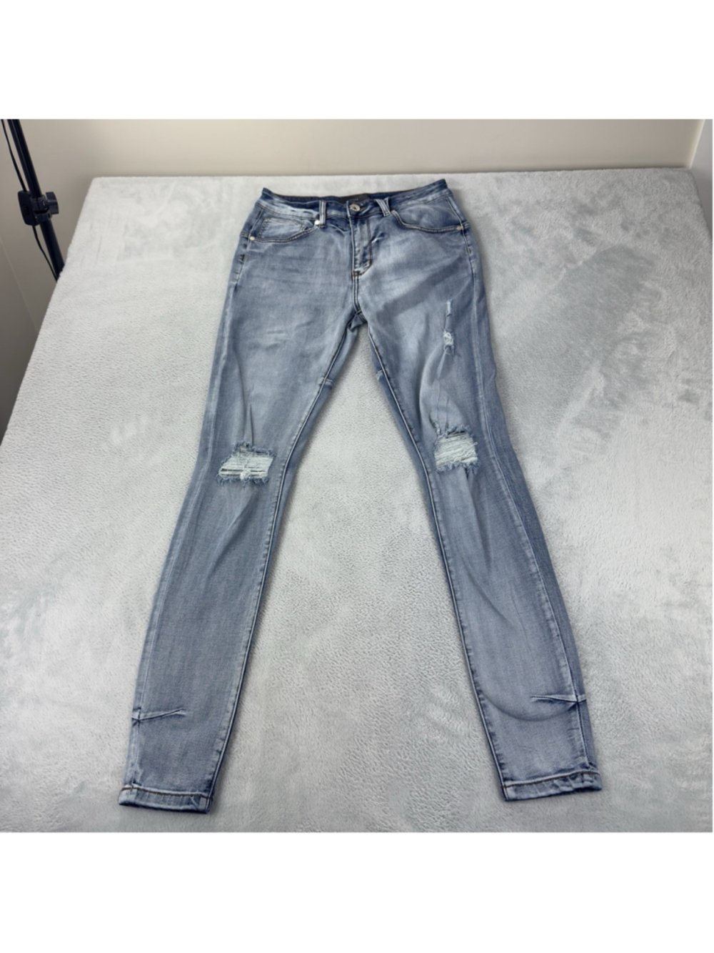 Koiiar Men's Size 32 W x 33 L Light Blue Zipper Fly Distressed Denim Jeans